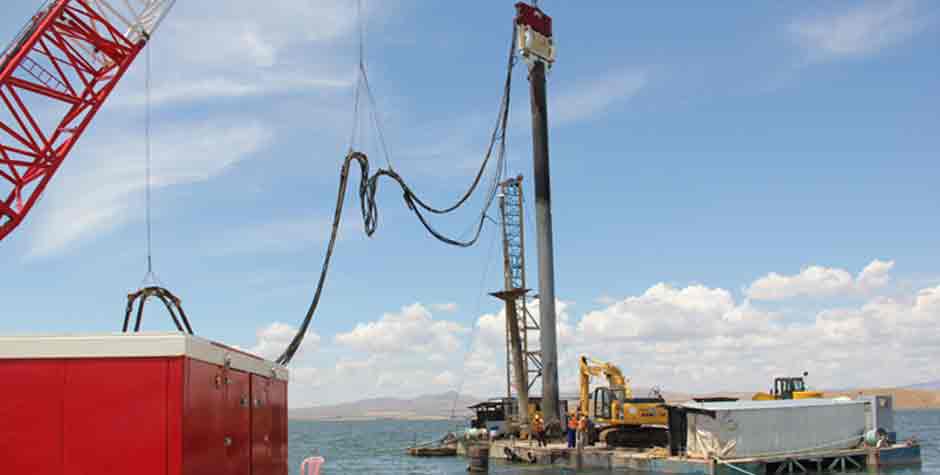 Dam-Construction-Project-With-Vibro-Hammer-For-Crane