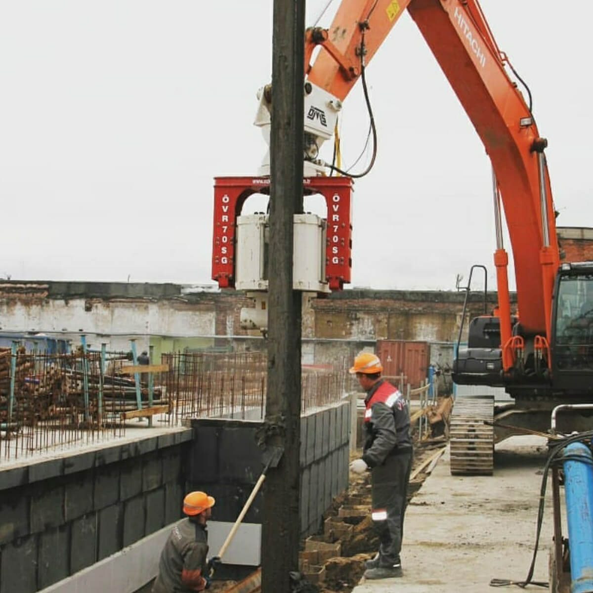 Side-Grip-Vibro-Hammer-Driving-Sheet-Pile